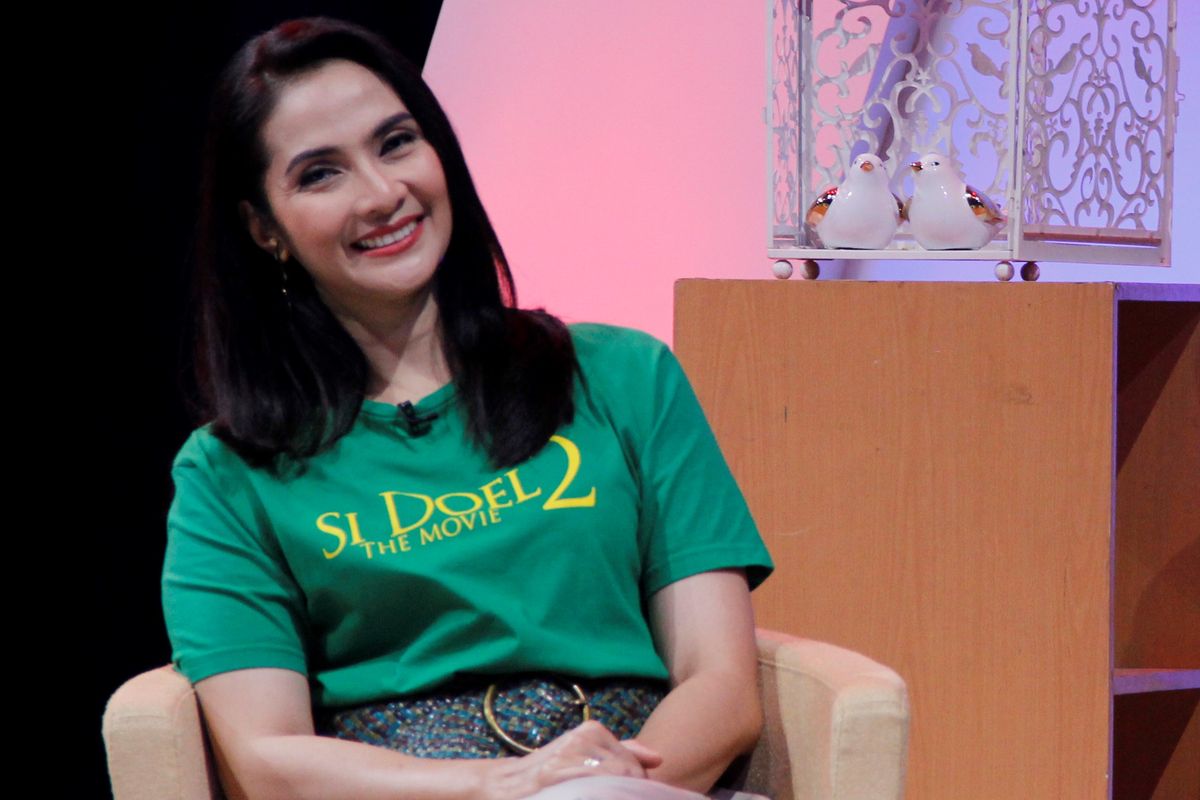 Maudy Koesnaedi, pemeran Zaenab dalam sinetron seri Si Doel Anak Sekolahan dan film-film Si Doel The Movie, mempromosikan film Si Doel The Movie 2 dalam live streaming Selebrasi (Selebritas Beraksi) di Studio 1 KompasTV, Palmerah Selatan, Jakarta Pusat, pada Selasa (11/6/2019).