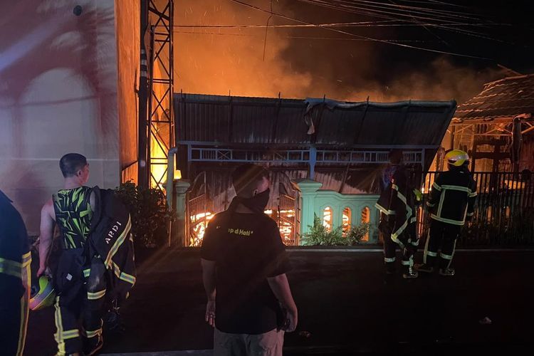Kebakaran Tenggarong Hanguskan Lebih dari 50 Rumah, Damkar Terkendala Akses dan Air