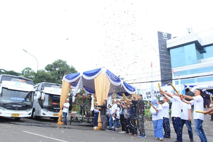 PT Asabri (Persero) memberangkatkan 200 orang peserta mudik gratis ke Solo dan Semarang, Jumat (5/4/2024). 