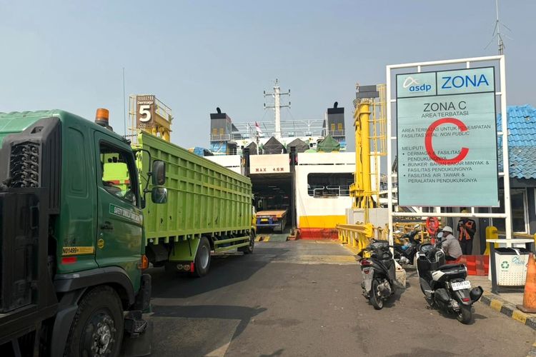 Penyeberangan Bakauheni-Merak Tetap Normal, Abu Anak Krakatau Mulai Menipis
