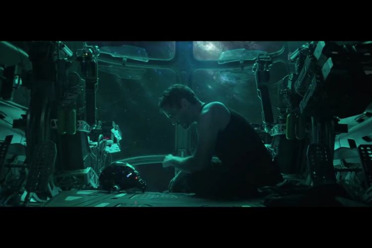 Adegan Tony Stark di dalam pesawat ruang angkasa milik Nebula seperti yang ditampilkan trailer Avengers: Endgame.