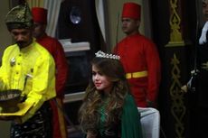 Siti Liza Terima Gelar Kehormatan dari Kerajaan di Kalimantan Barat