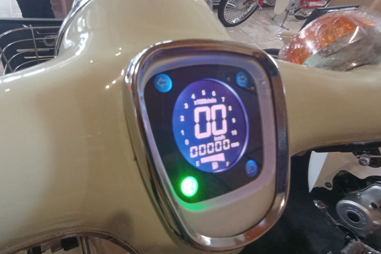 Speedometer digital yang digunakan di Honda C70 restorasi