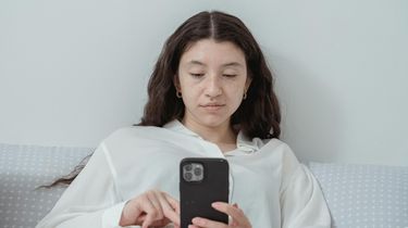 Trik Jeda 10 Detik agar Tak Mudah Terpancing Emosi Saat Hadapi Hoaks di Dunia Maya