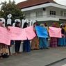 Dihapus dari Daftar Penerima BLT BBM, Warga Desa Dawuhan Wetan Demo di Depan Kantor Pemkab Lumajang