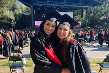 Tak Hanya Cantik, Ini Deretan Artis Wanita Indonesia yang Cerdas dan Menginspirasi