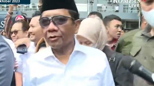 Mahfud MD Tiba di Tugu Proklamasi Sebelum Daftar ke KPU