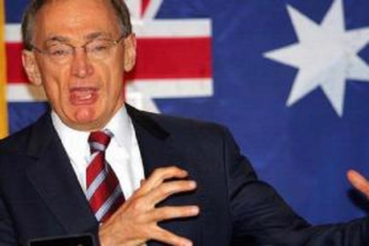 Bob Carr ditunjuk menjadi Menteri Luar Negeri baru Australia untuk menggantikan Kevin Rudd. Dalam foto yang diambil pada 27 Juli 2005 ini, Carr menggelar konferensi pers di Sydney untuk mengumumkan pengunduran dirinya dari jabatan Menteri Utama New South Wales. | AFP PHOTO / Torsten BLACKWOOD / FILES 