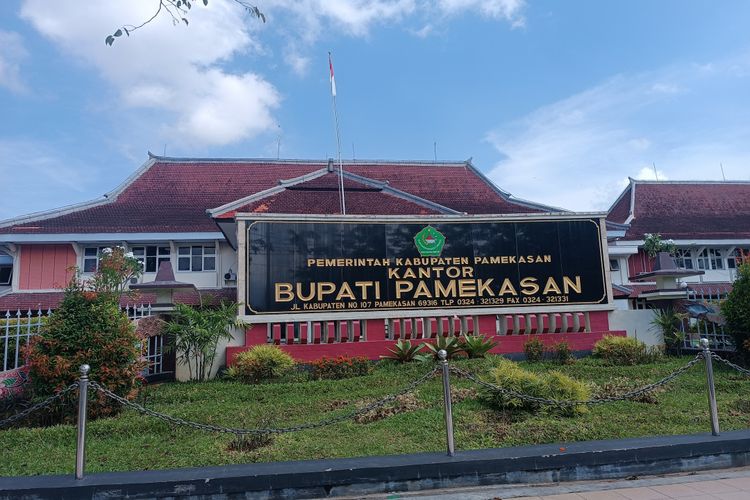 Tahun 2022 ini Kabupaten Pamekasan mendapat catatan kuning dari Ombudsman terkait dengan pelayanan publik.