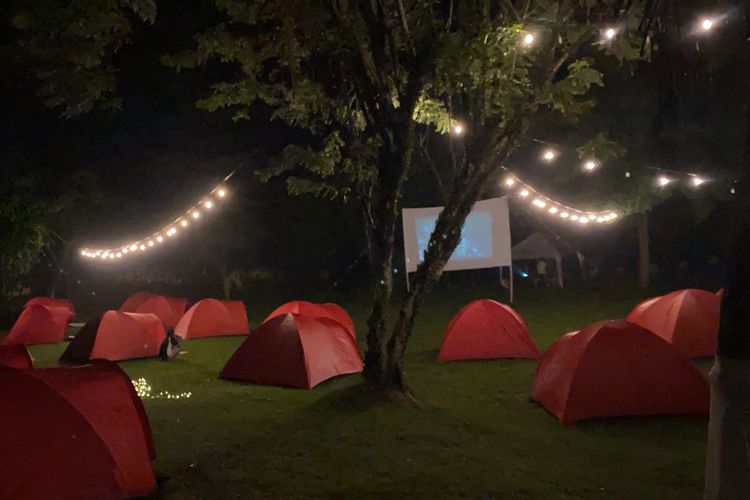 Camping Cinema di New Panjang Jiwo Resort, Kabupaten Bogor, Jawa Barat.