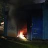 Gardu Listrik di Cilandak Meledak dan Terbakar, Api Dipadamkan oleh Warga