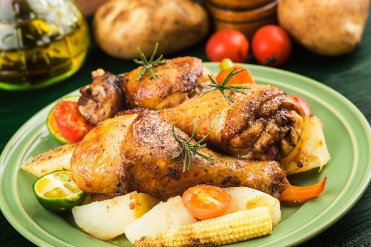 Daging ayam adalah salah satu panganan kaya kolagen yang bermanfaat untuk kesehatan kulit 