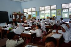 Ribuan Guru Honorer Izin Tidak Mengajar, Kelas pun Digabungkan