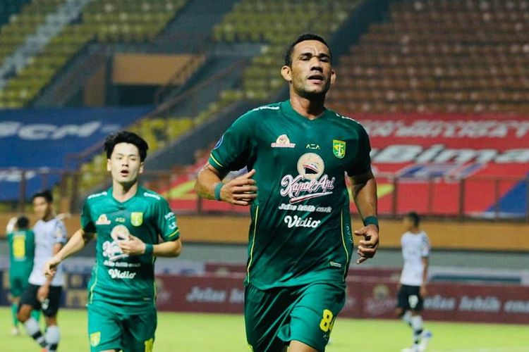 Penyerang Persebaya Jose Wilkson saat merayakan gol ke gawang Persikabo pada laga yang berlangsung di Stadion Wibawa Mukti, Bekasi, Sabtu (11/9/2021) malam WIB.