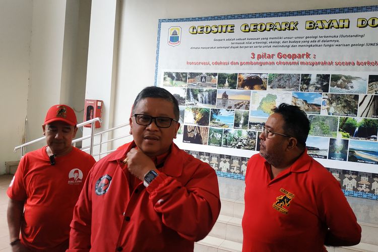 Sekretaris Jenderal PDI-P Hasto Kristiyanto di Lebak, Banten, Minggu (19/2/2023).