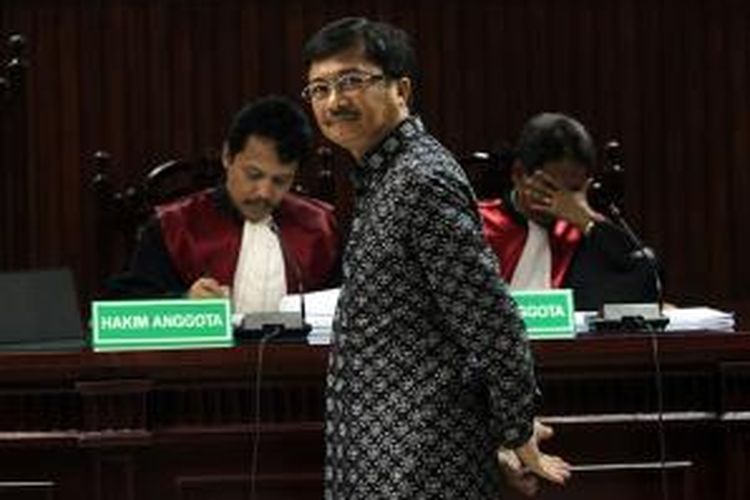 Mantan Kepala Satuan Kerja Sementara Pelaksana Kegiatan Hulu Minyak dan Gas Bumi (SKK Migas) Rudi Rubiandini menjalani persidangan dengan agenda pemeriksaan saksi di Pengadilan Tindak Pidana Korupsi di Jakarta, Selasa (28/1/2014). Rudi tertangkap tangan KPK saat menerima suap dari perusahaan asing terkait pengurusan tender proyek di SKK Migas.  