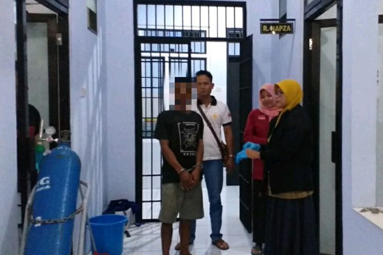 SB (18) terangka kasus penyerangan terhadap satpam Bank Danamon Kebumen, Jawa Tengah, dibantarkan untuk menjalani perawatan psikis karena merupakan pasien ODGJ.