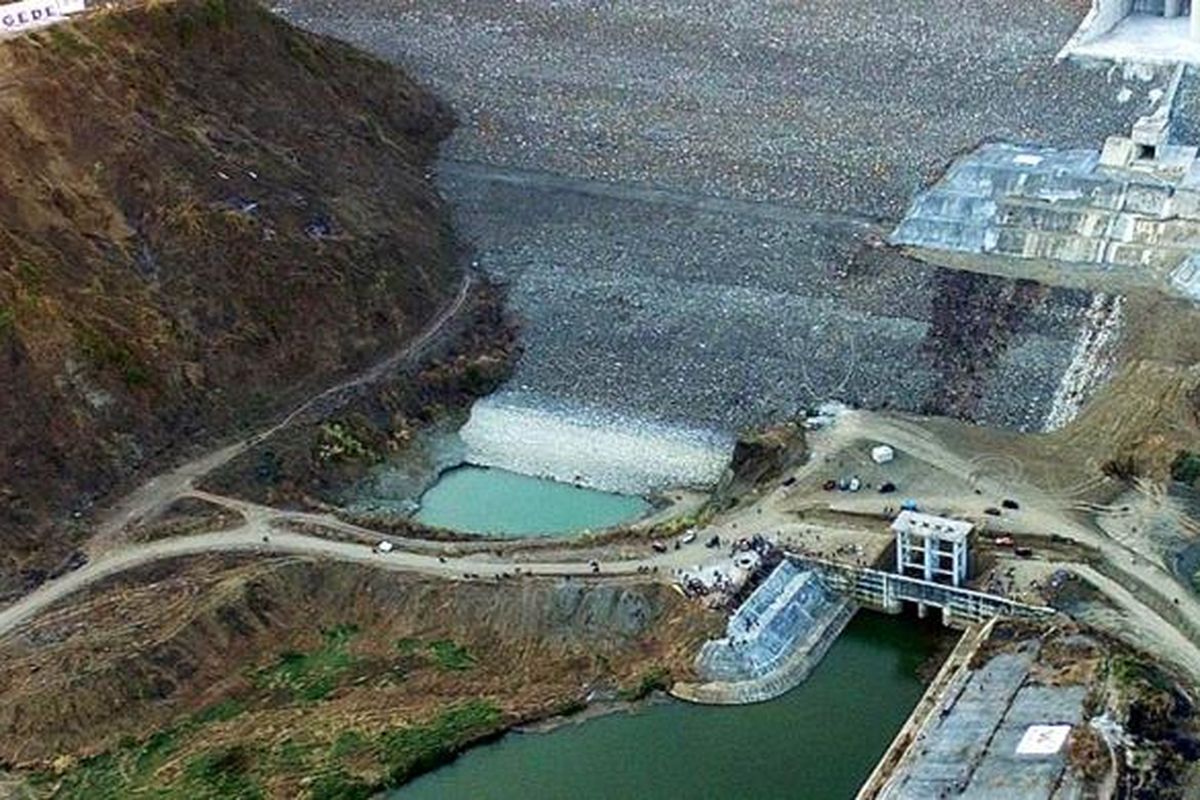 Bangunan dam di Waduk Jatigede, Kabupaten Sumedang, Jawa Barat, resmi diairi untuk tahap I, Senin (31/8/2015).