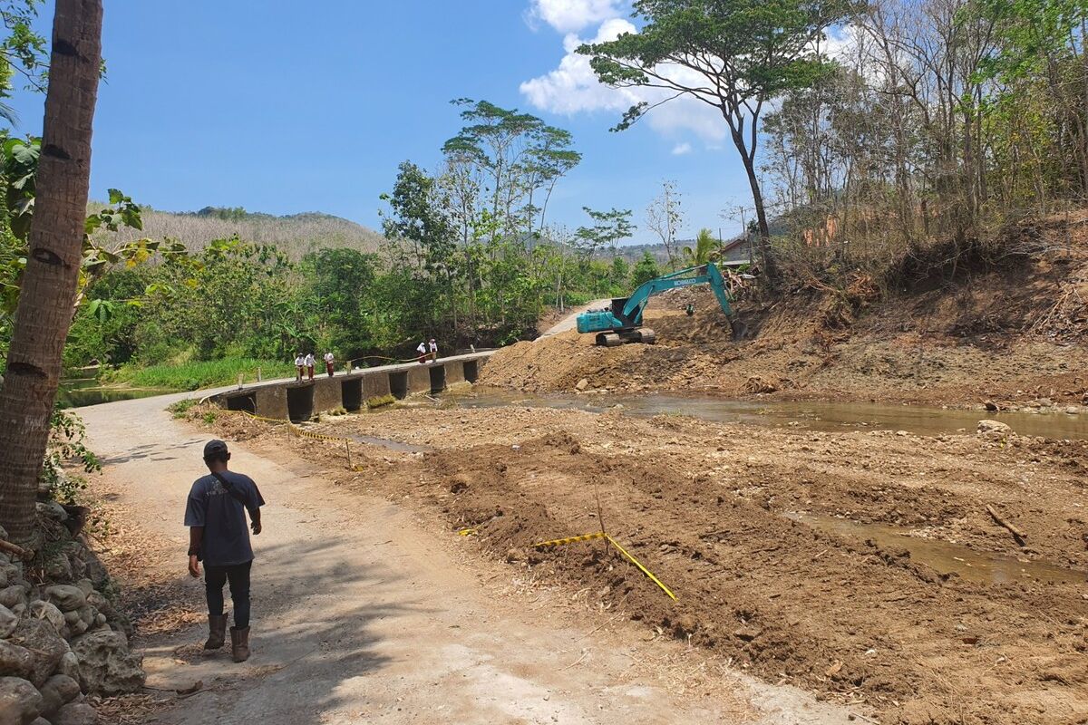 Pembangunan jembatan di Padukuhan Kedungwanglu, Banyusoco, Playen, Gunungkidul. Senin (30/9/2024)