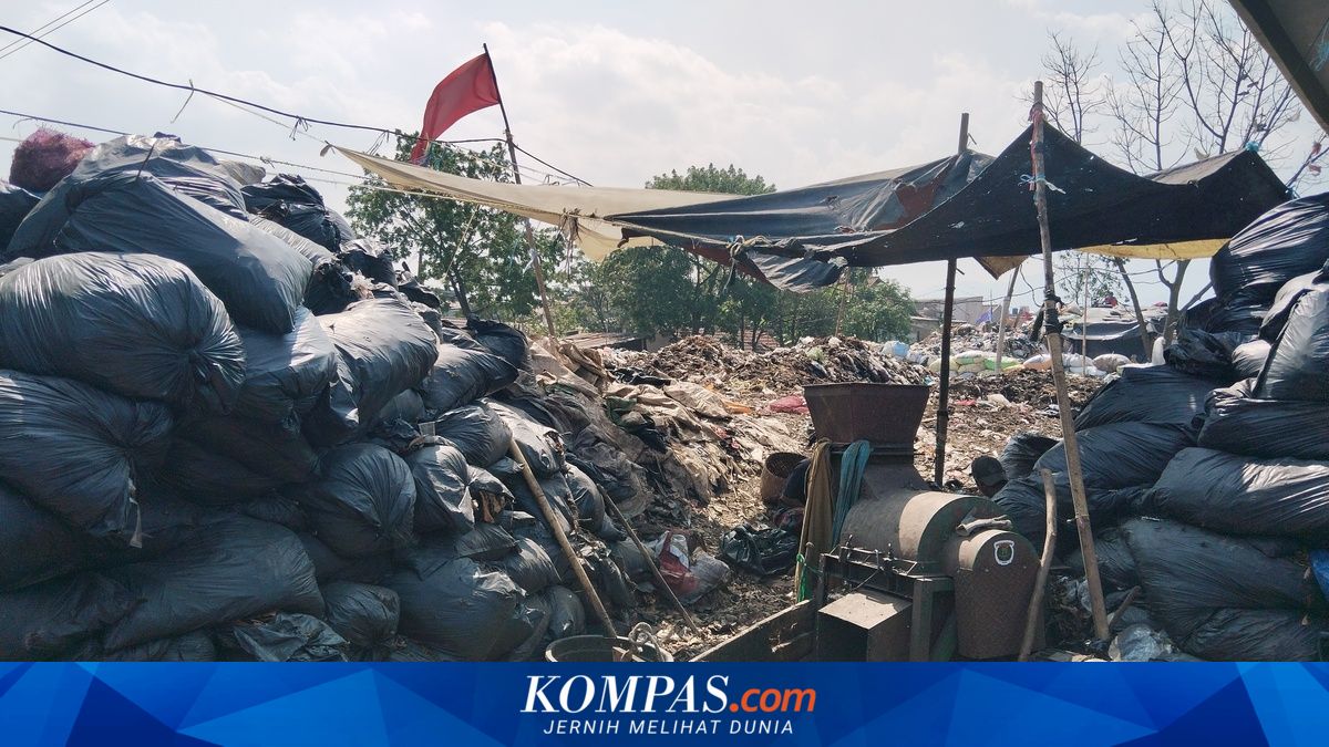 Seharusnya Hanya Olah Sampah Organik, Gunungan Sampah Anorganik Justru ada di Pasar Gedebage Bandung