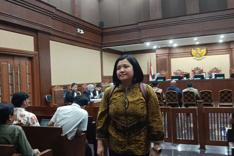Eks Staf Khusus Mendikbudristek era Nadiem Makarim, Fiona Handayani menjadi saksi dalam sidang lanjutan kasus dugaan korupsi pengadaan laptop berbasis Chromebook untuk terdakwa Eks Konsultan Teknologi di lingkungan Kemendikbudristek Ibrahim Arief, dkk, di Pengadilan Tipikor Jakarta, Selasa (27/1/2026).   