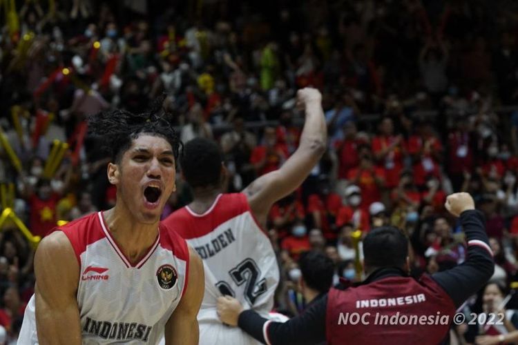 Reaksi skuad timnas basket Indonesia setelah merebut medali emas SEA Games 2021 Vietnam dengan mengalahkan Filipina, Minggu (22/5/2022).