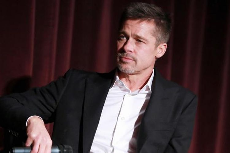 Aktor Brad Pitt menghadiri acara tanya jawab dalam sebuah kegiatan promosi film Allied di Regency Village Theatre, Westwood, California, AS, pada Rabu (9/11/2016).