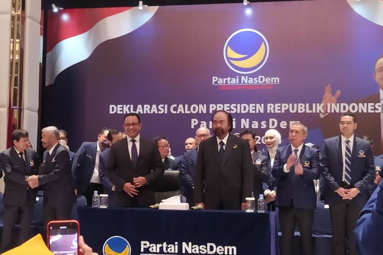 Gubernur DKI Jakarta Anies Baswedan dan Ketua Umum Partai Nasdem Surya Paloh dalam pengumuman deklarasi Capres 2024 di Nasdem Tower, Gondangdia, Jakarta Pusat, Senin (3/10/2022). 