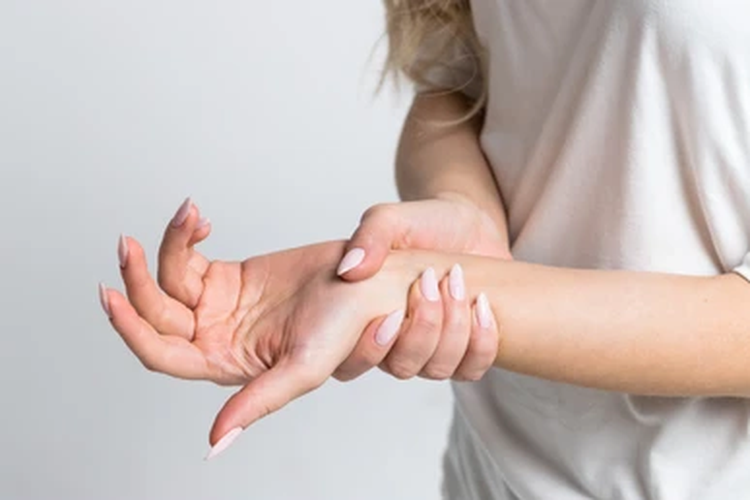 Kesemutan di tangan terlalu sering bisa menandakan carpal tunnel syndrome. 
