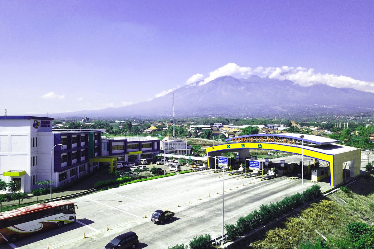 Gerbang Tol Pandaan, Kabupaten Pasuruan.