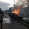 Tabrak Tiang Lampu Jalan, Sebuah Avanza Hangus Terbakar 