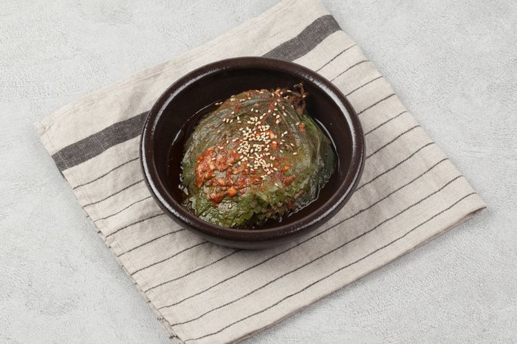 Ilustrasi kimchi daun perilla ala Korea atau Kkaennip Kimchi.