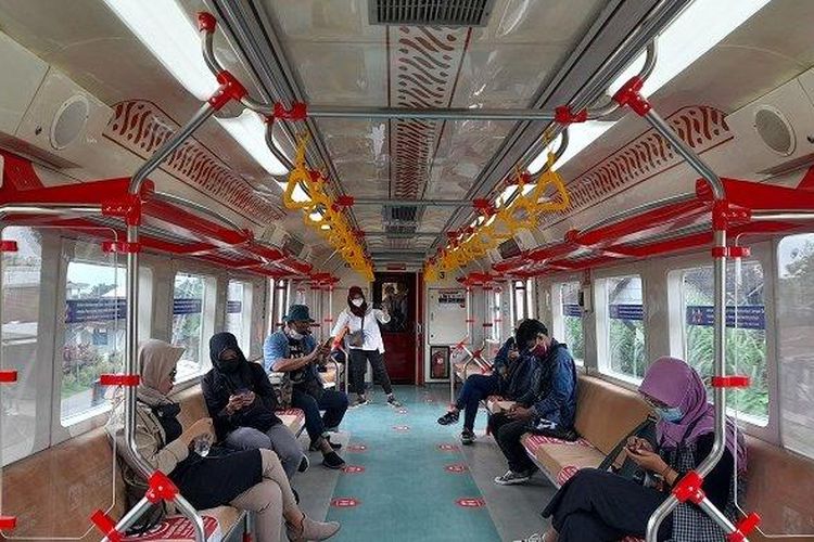 Ilustrasi suasana di dalam gerbong KRL Jogja-Solo. Simak jadwal KRL Jogja-Solo  di bulan Februari 2023.
