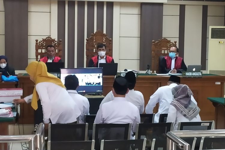 Saat para saksi dugaan suap peserta seleksi kepada desa Kabupaten Demak, Jawa Tengah di Pengadilan Tipikor Semarang. Senin (29/8/2022)