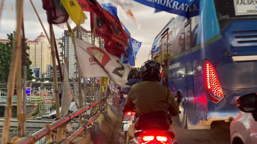 Satpol PP DKI Akan Turun Tangan Turunkan Alat Peraga Kampanye Minggu Dini Hari