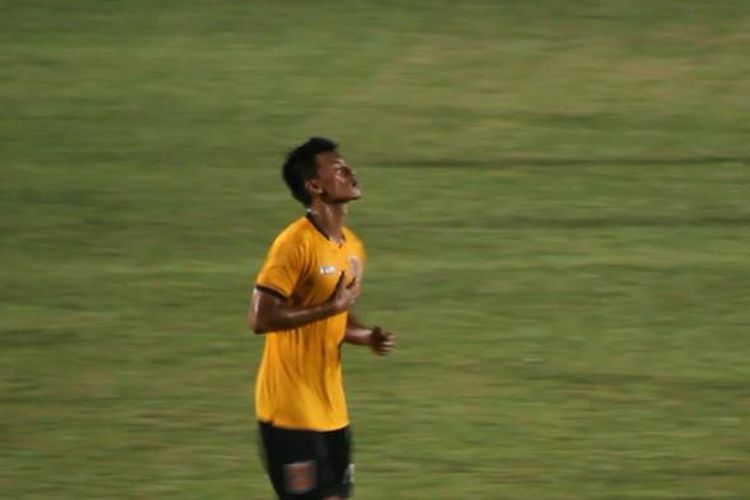 Usai mencetak gol di gawang PSIS, Lerbi berlari sembari bersorak kemenangan