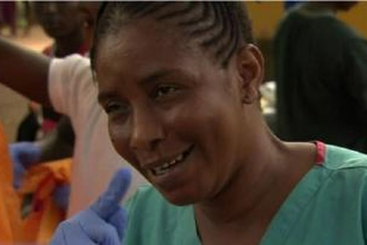 Mariatu Kagbo menjadi relawan tim pengubur jenazah untuk melindungi kehormatan perempuan. 