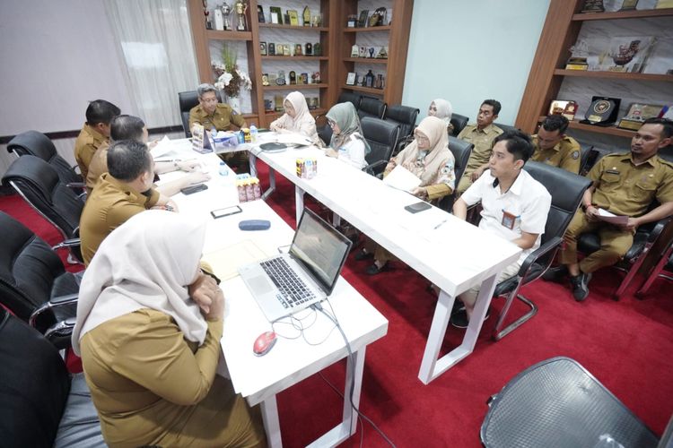 Rapat terkait Pengadaan Cadangan Pangan Pemerintah (CPP) Provinsi Sulsel di ruang rapat Sekda Sulsel, Selasa (21/11/2023).
