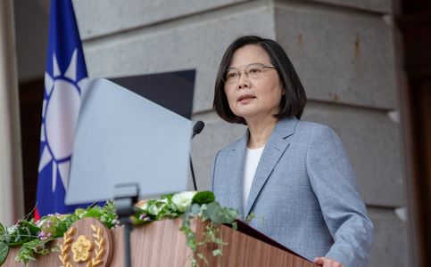 US Moves Forward with Arms Sales to Taiwan, Infuriating China