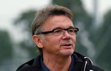 Foto yang diambil pada 13 Januari 2020, menunjukkan Philippe Troussier saat sedang bertugas sebagai direktur teknik Akademi Sepak Bola Vietnam (PVF). Troussier yang pernah dipecat usai Qatar kalah dari Indonesia pada Piala Asia 2004 dikabarkan bakal menggantikan Park Hang-seo sebagai pelatih timnas Vietnam. (Foto oleh: NHAC NGUYEN/AFP)