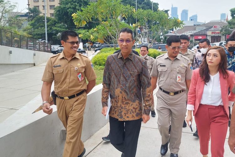 Penjabat (Pj) Gubernur DKI Jakarta Heru Budi Hartono tiba di Taman Ismail Marzuki (TIM), Jakarta Pusat, Selasa (18/10/2022) pagi, untuk memberikan pengarahan kepada para camat dan lurah se-DKI Jakarta.