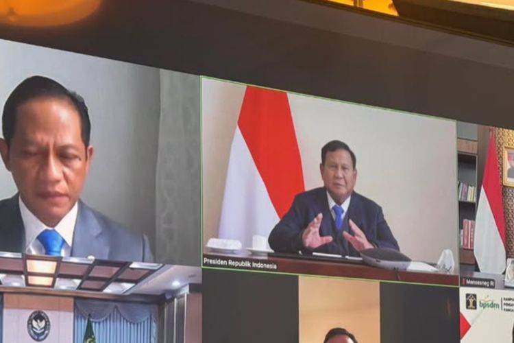 Presiden RI Prabowo Subianto memimpin rapat terbatas (ratas) secara virtual pada Senin (19/1/2026), di sela kunjungan kerjanya ke London, Inggris.