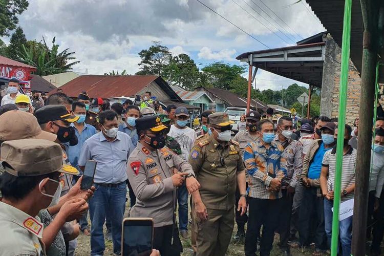 Kapolda Sumut, Irjen Pol RZ Panca Putra Simanjuntak turun ke Dairi untuk memastikan pemilihan kepala desa (pilkades) 2021 secara serentak di 106 desa berjalan kondusif pada Kamis (25/11/2021).