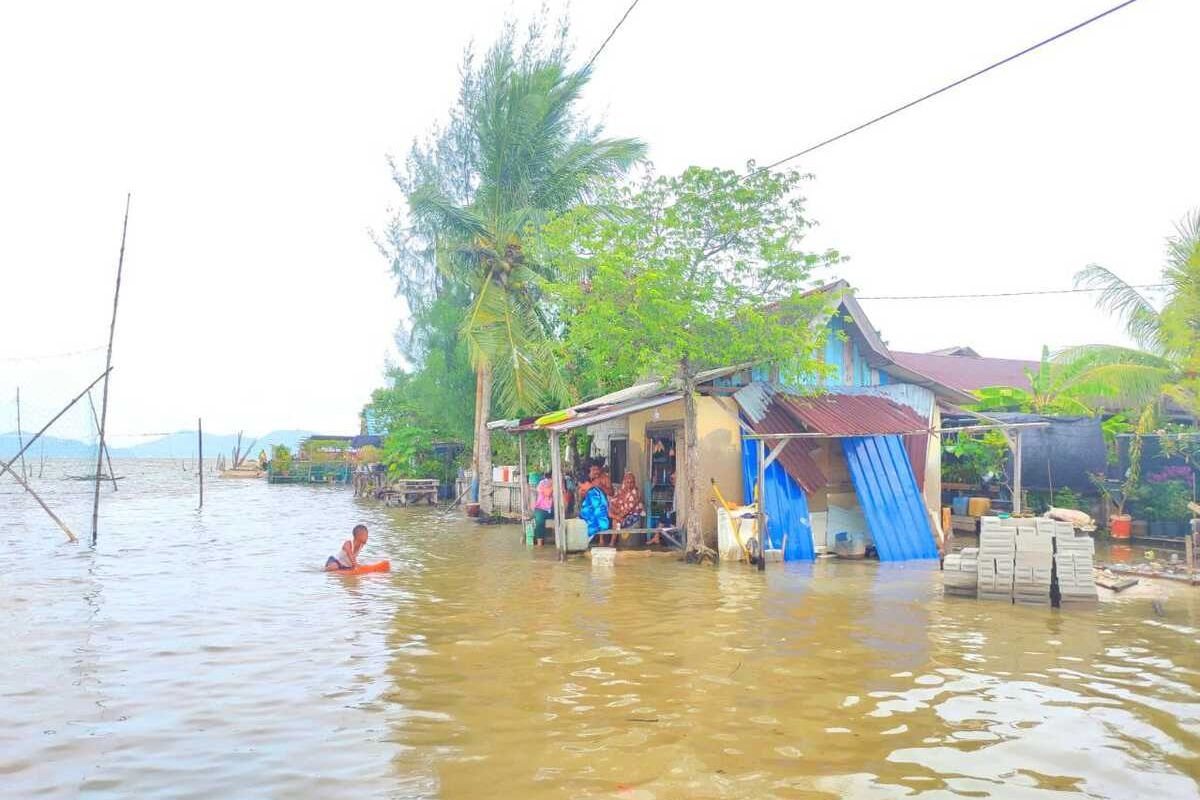 Badan Meteorologi Klimatologi dan Geofisika (BMKG) memprediksi banjir rob atau banjir yang disebabkan oleh pasang air laut di wilayah pesisir Kabupaten Karimun, Kepulauan Riau masih akan berlangsung hingga 13 Desember 2021.