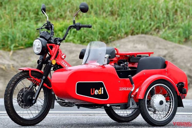 Honda CT125 Hunter Cub juga bisa tampil manis buat perkotaan dengan memakai sespan buat boncengan.