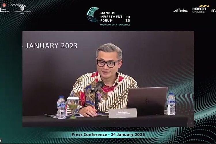 Chief Economist Bank Mandiri Andry Asmoro saat konferensi pers, Selasa (24/1/2023).