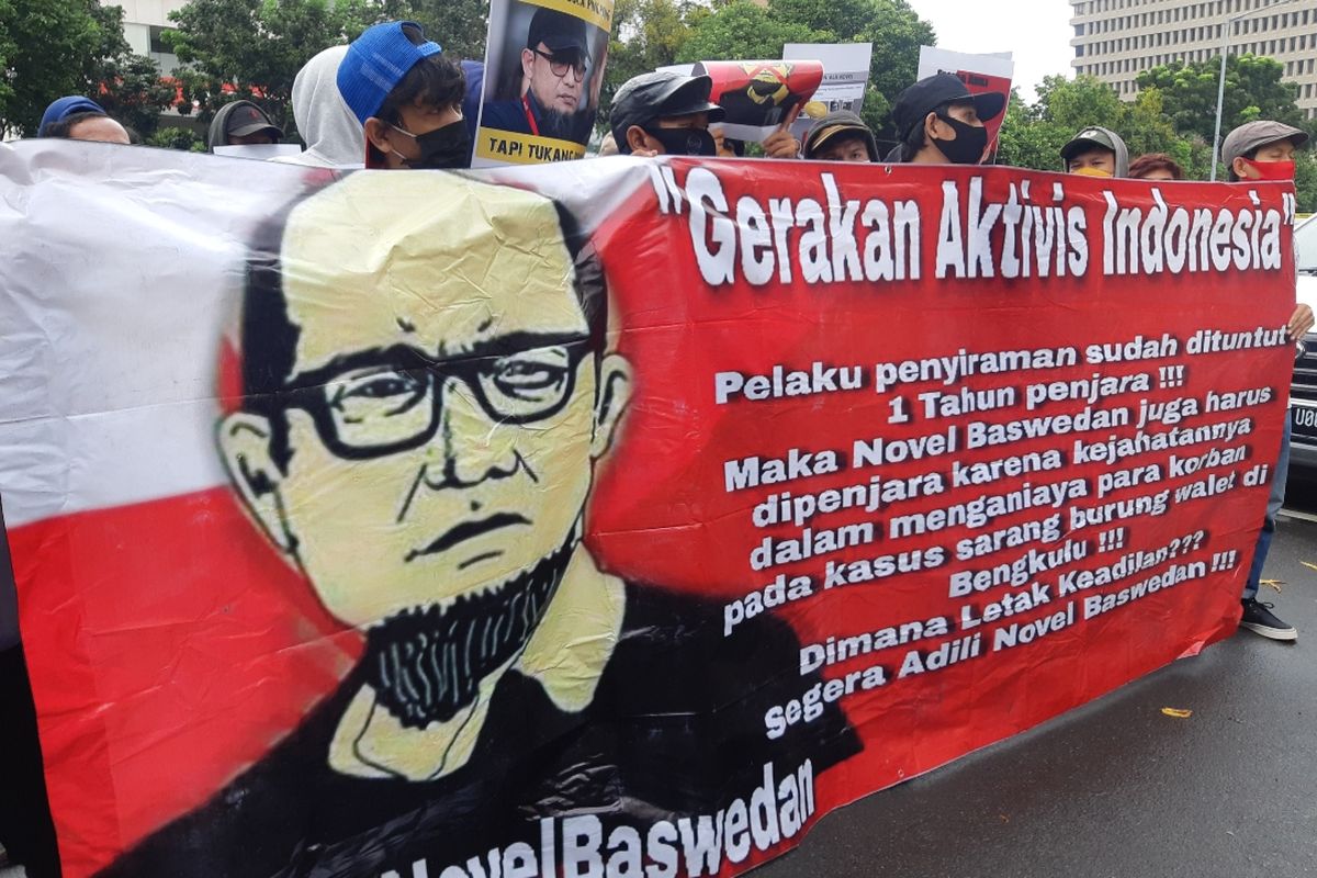 Aksi massa yang meminta Novel Baswedan diadili saat masih berdinas di Bengkulu