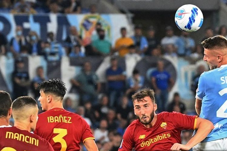 Laga Derby della Capitale antara Lazio dan AS Roma di Stadion Olmpico, Roma, Minggu (26/9/2021).