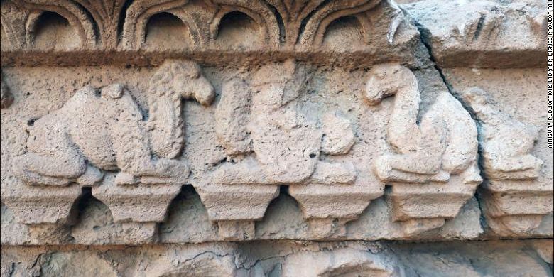 Karya seni di Kuil Allat mengungkap kerajaan Arab kuno lakukan pembiakan unta hibrida