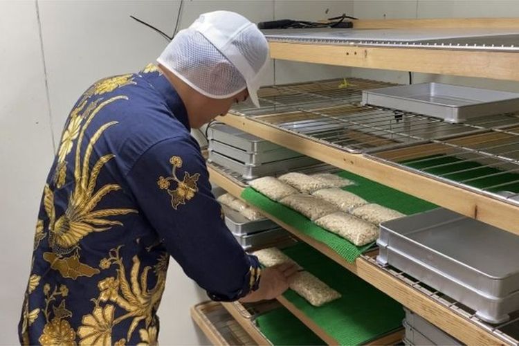 Tempe-tempe produksi Miyazaki juga dipasarkan di sebuah tempat yang menjual produk-produk lokal daerah itu.